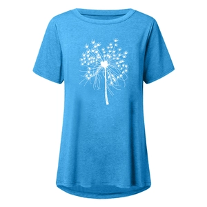 Dettaglio della stampa a dente di leone e del tessuto mélange della t-shirt blu