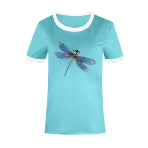 Détail d'un t-shirt bleu avec imprimé libellé et col contrasté blanc pour femmes