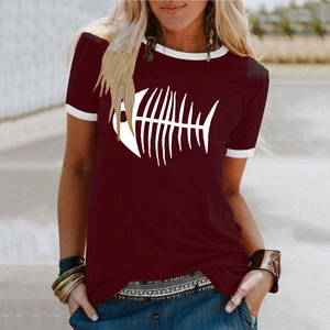 T-shirt femme bordeaux à imprimé arête de poisson et bords contrastés blancs
