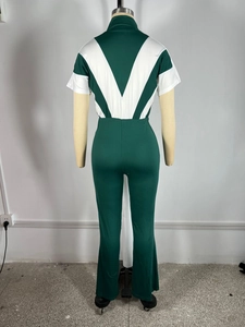 Vue arrière d'une combinaison zippée pour femme avec blocs de couleurs vert et blanc