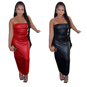 Trägerloses PU-Leder-Maxikleid in Rot und Schwarz mit schmaler Passform und Schlitz