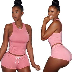 Set a coste due pezzi rosa da donna con canotta slim fit e pantaloncini con cordino