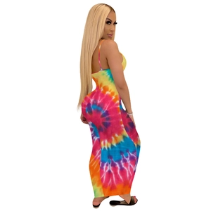 Abito lungo aderente da donna con stampa digitale tie-dye colorata e spalline sottili