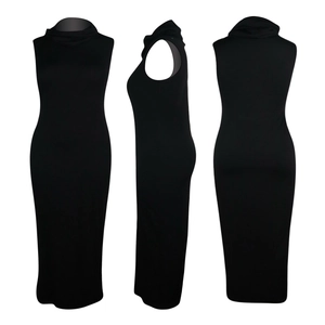 Vues détaillées de face, de côté et de dos d'une robe maxi noire sans manches chic