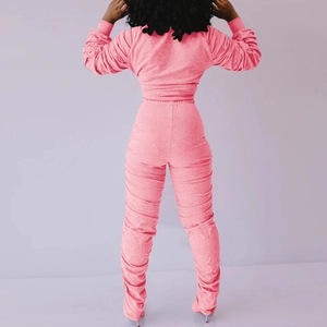 Vue arrière du survêtement rose deux pièces avec pantalon froncé et haut court manches