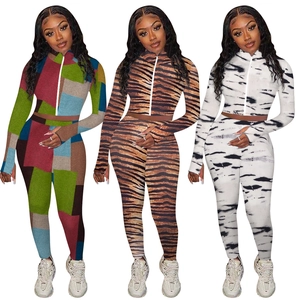 Women's 2-piece sportswear set with animal prints, long sleeves and zipper stand collar
