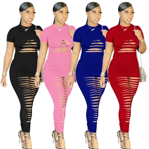 Robe longue moulante à manches courtes pour femmes avec découpes en quatre couleurs