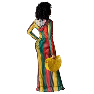 Robe de plage au crochet à rayures multicolores avec capuche et maille ajourée