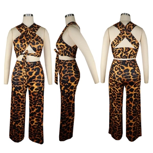 Dreiseitige Ansicht von Leopard-Print Halter-Top und High-Waist Hose mit weitem Bein