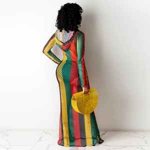 Robe de plage longue en maille ajourée à rayures colorées et capuche style bohème