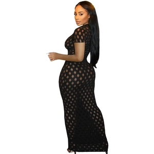 Robe longue noire moulante ajourée en maille transparente à manches courtes pour soirée