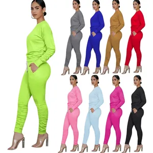 Completo sportivo 2 pezzi da donna con felpa a maniche lunghe e pantaloni arricciati