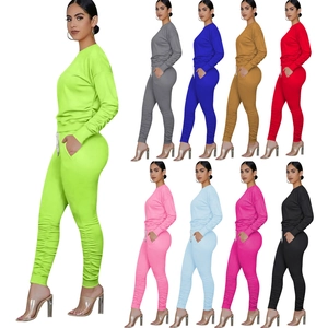 Completo sportivo da donna 2 pezzi tinta unita con polsini increspati in nove colori