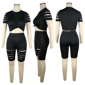 Damen 2-Teiler Set in Schwarz mit Cut-out-Ärmeln und High-Waist-Shorts Detailansicht