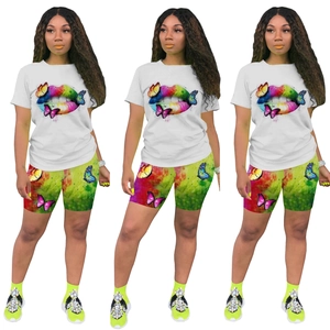 Ensemble d'été pour femmes avec t-shirt imprimé lèvres arc-en-ciel et short cycliste papillon