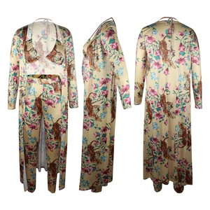 Detailansicht des 3-teiligen Damen-Sets mit Tiger-Blumenmuster und Satin-Oberfläche