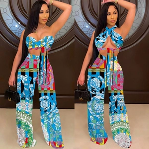 Detail von lebhaftem Barock-Print Damen Halter-Top und Set mit weiter Stoffhose