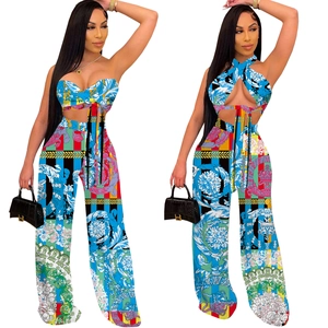 Zweiteiler mit Barock-Print, Halter-Crop-Top und weiter Hose mit variablen Trägern