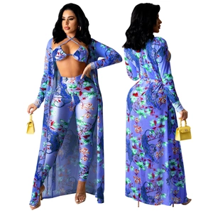 Dreiteiliges Bikini-Set mit Tiger- und Blumenmuster inklusive passendem Cardigan und Hose