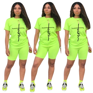Ensemble de sport vert néon pour femme avec t-shirt imprimé Faith et cycliste