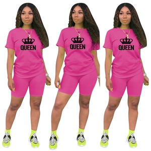 Vues détaillées de l'ensemble de sport rose pour femmes avec imprimé couronne de Queen