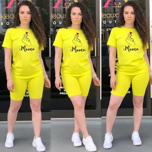 Set sportivo da donna due pezzi giallo neon con stampa cuore Mama e pantaloncini