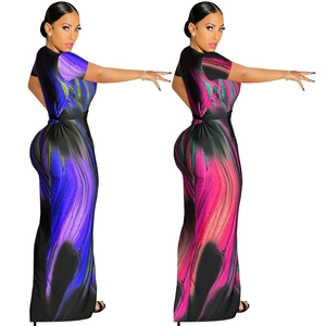Kurzärmliges Bodycon-Maxikleid mit abstraktem Wirbelmuster und Rundhalsausschnitt