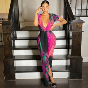 Detailansicht Maxikleid mit V-Ausschnitt, Abstrakt-Print und Taillengürtel
