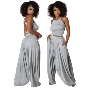 Ensemble 2 pièces femme en coton gris avec top dos nu et pantalon sarouel ample