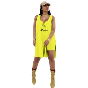 Detail des gelben Tanktop-Sets mit Mama-Herz-Aufdruck und bequemer Strick-Shorts