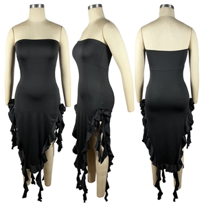 Vues détaillées d'une robe bustier noire avec fleurs 3D et détails d'ourlet à volants