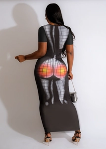 Eng anliegendes schwarzes Maxikleid mit buntem Heatmap Skelettdruck am Rücken