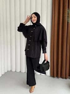 Ensemble chic pour femme avec chemise cape en dentelle noire et pantalon large fluide