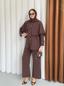 Ensemble 2 pièces en mousseline marron chocolat pour femme avec haut à cape et pantalon large