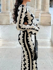 Slim fit long sleeve knitted dress with black and white wave pattern and side cut-outs
