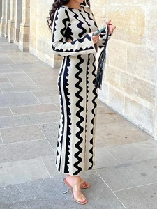 Fashion knit long dress set with high waist and black wave print on off-white fabric