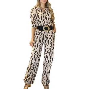 Damen Set mit bedrucktem Langarmhemd und hoch taillierter Hose mit weitem Bein und Gürtel