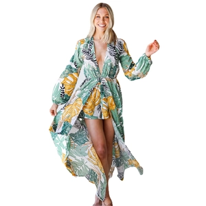 Boho-Maxikleid mit V-Ausschnitt, grünem tropischem Blattmuster und hohem Schlitz
