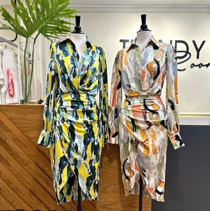 Robe portefeuille femme à manches longues avec imprimé abstrait et ourlet asymétrique chic