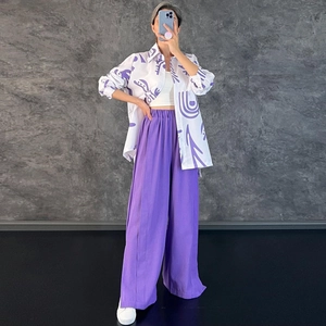 Ensemble 2 pièces pour femmes avec chemise imprimée et pantalon violet à jambes larges