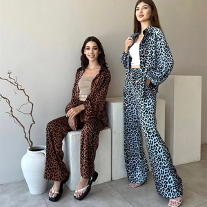 Ensemble femme chemise manches longues imprimé léopard et pantalon large taille haute
