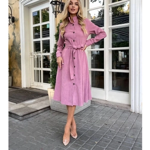 Robe midi élégante vieux rose à manches longues avec ceinture et col montant chic