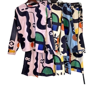Ensemble chemise manches longues et pantalon pour femme avec imprimé graffiti abstrait d'art