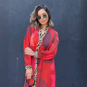 Robe maxi ample à blocs de couleurs vives, bordure léopard et motifs géométriques