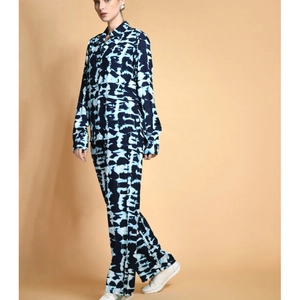 Ensemble deux pièces pour femme avec chemise à manches longues et pantalon large bleu