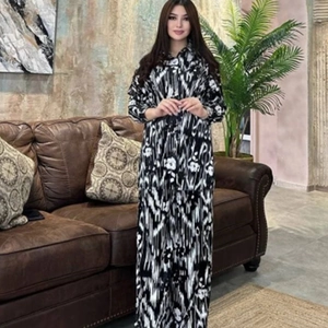 Ensemble deux pièces satiné pour femmes avec chemise imprimée et pantalon large