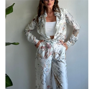 Ensemble chic deux pièces pour femme avec haut imprimé vintage et pantalon large