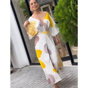 Abito lungo boho con scollo a V, stampa astratta gialla e viola e vita alta