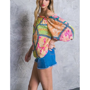 Completo donna top con stampa paisley spalle scoperte e pantaloncini di jeans per look estivo