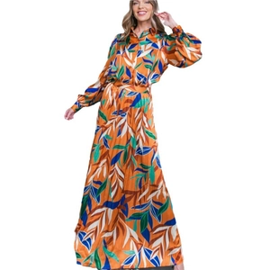 Women's 2-piece set with printed long sleeve shirt and pleated maxi skirt in abstract pattern
